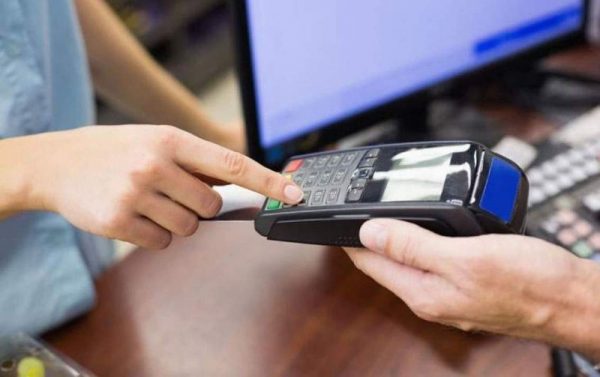 Khách hàng sẽ không phải trả thêm phí khi thanh toán qua thẻ ATM