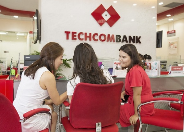 Chuyển tiền ngân hàng Techcombank tại quầy giao dịch 