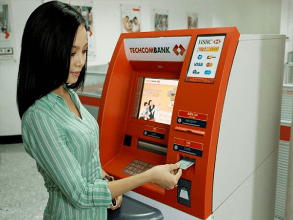 Thẻ tín dụng TechcomBank rút tiền mặt được không?